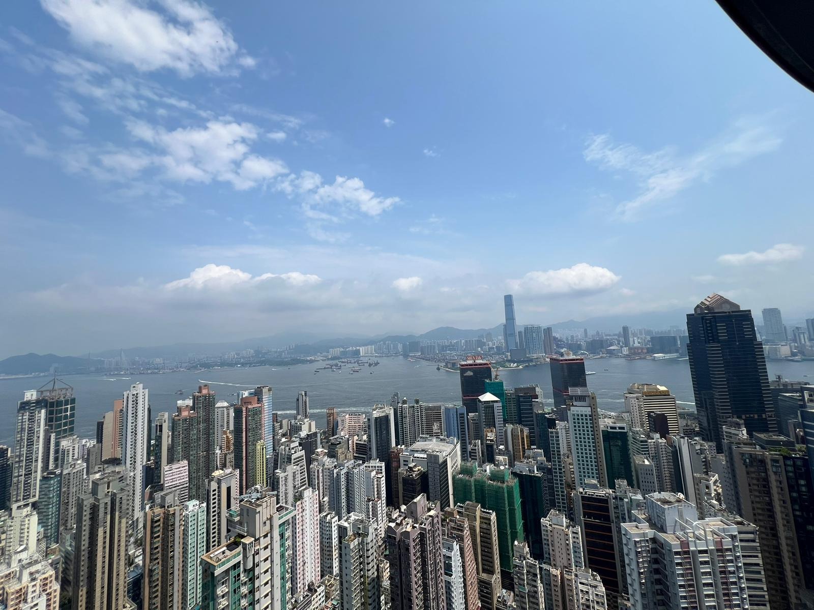 天御外觀及城市背景